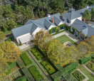 PaulBangay今年以超过1100万美元的价格出售了他的家Stonefield