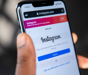 Instagram正在测试新功能允许您的朋友将照片添加到您的帖子中